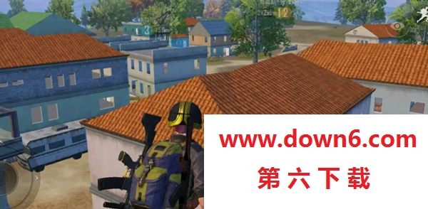 《和平精英跳跃技巧：从门到房顶的跃迁方法揭秘》